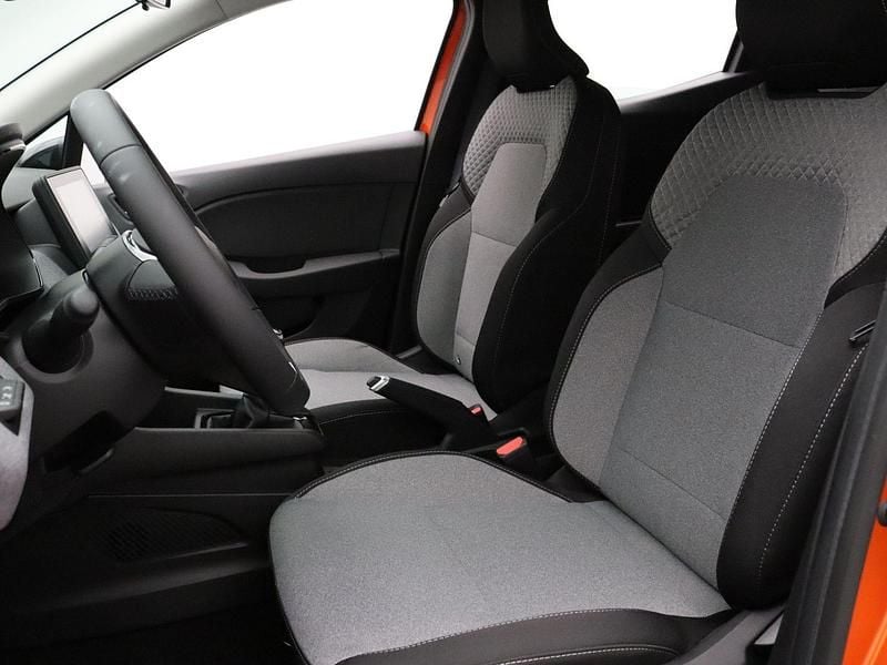Occasion Renault Clio V Evolution 93 PK (68 kW) 2025 Orange valencia eqb (oranje metallic) Hatchback
