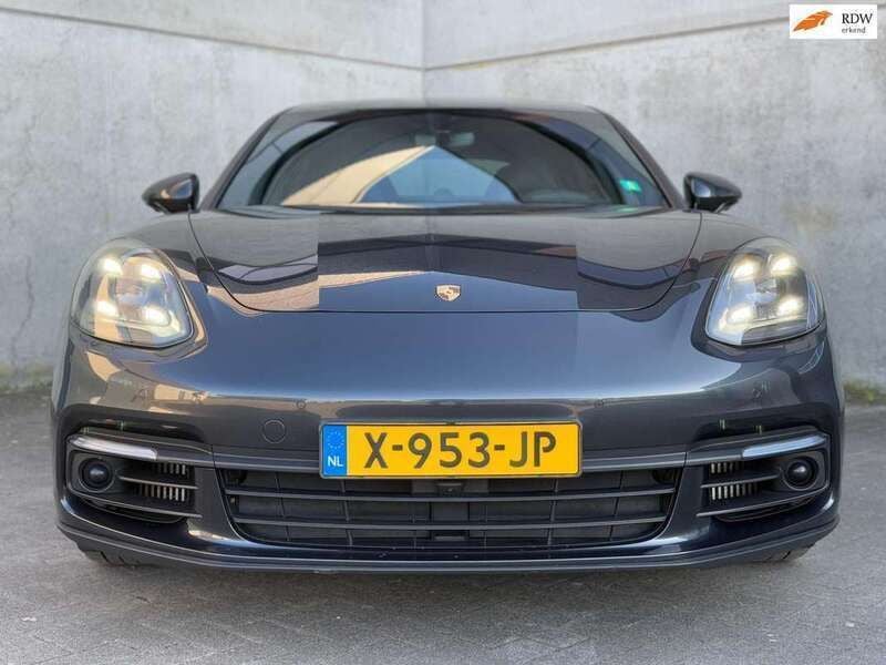 Grijs Gebruikt 2020 Porsche Panamera Sport Sedan | € 78.695 - Afbeelding 1/4