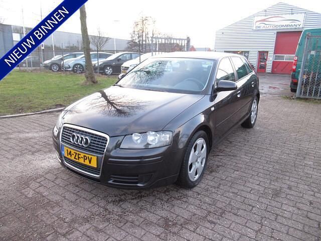 Grijs Occasion 2008 Audi A3 Sportback Attraction Hatchback | € 4.250 (Eerlijke prijs) - Afbeelding 1/4