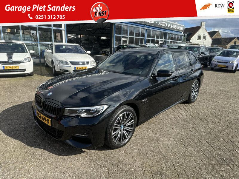 Zwart Gebruikt 2022 BMW 320e M Sport Stationwagen | € 33.950 (Goede deal) - Afbeelding 1/4