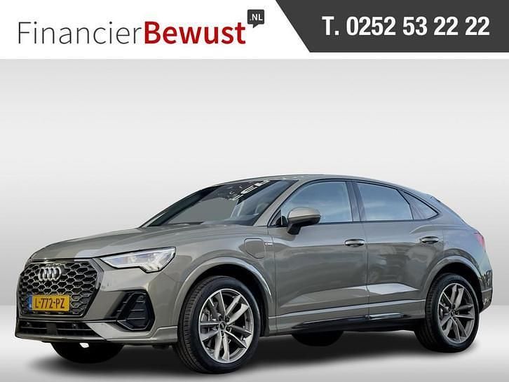 Grijs Occasion 2021 Audi Q3 Sportback Design SUV | € 18.450 - Afbeelding 1/4
