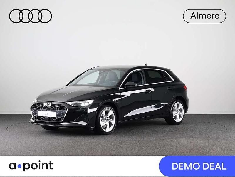 Zwart Gebruikt 2025 Audi A3 Sportback e-tron Advanced Hatchback | € 39.849 (Iets duurder) - Afbeelding 1/4
