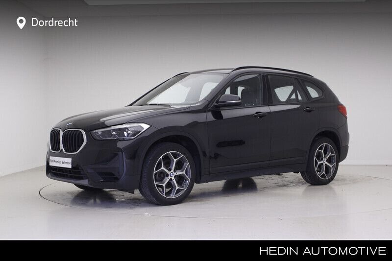 Zwart, metallic lak Gebruikt 2020 BMW X1 Comfort Edition SUV | € 25.895 (Eerlijke prijs) - Afbeelding 1/3