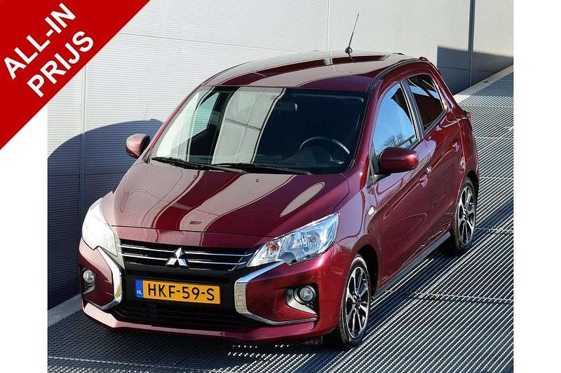 Rood, metallic lak Gebruikt 2021 Mitsubishi Space Star Hatchback | € 16.950 (Eerlijke prijs) - Afbeelding 1/3