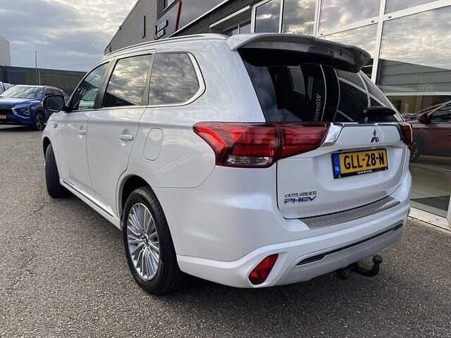 Occasion Mitsubishi Outlander P-HEV Intense 134 PK (98 kW) 2020 Wit metallic SUV
