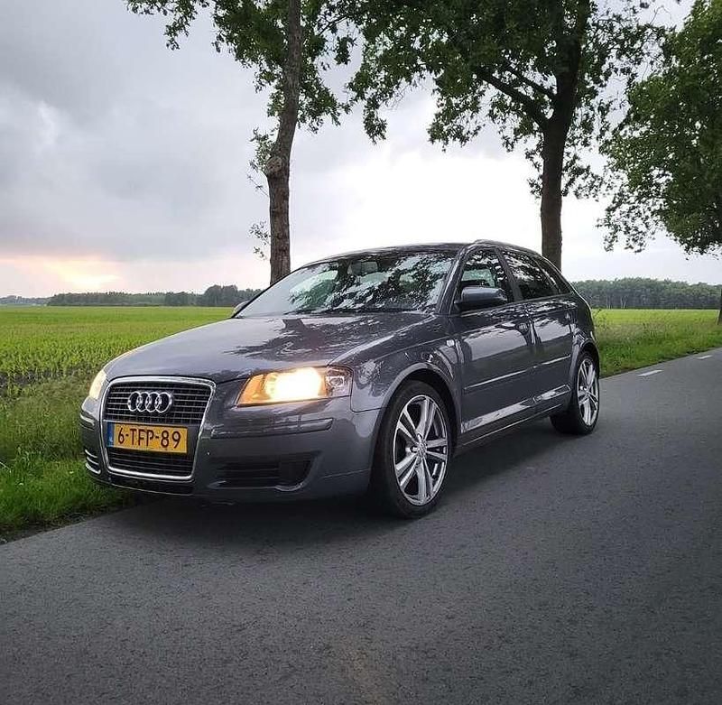 Grijs Gebruikt 2005 Audi A3 Attraction Hatchback | € 4.000 (Eerlijke prijs) - Afbeelding 1/4
