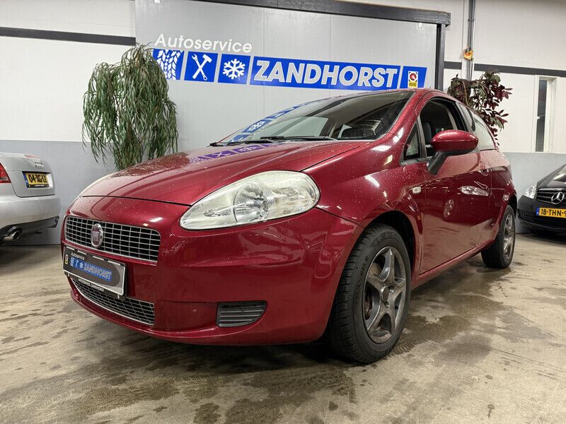 Rood Gebruikt 2017 Fiat Grande Punto Active Hatchback | € 1.995 (Super prijs) - Afbeelding 1/4