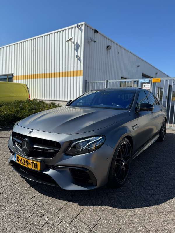 Grijs Gebruikt 2018 Mercedes E63 AMG AMG Sedan | € 71.000 (Eerlijke prijs) - Afbeelding 1/4