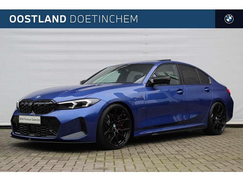 Blauw Gebruikt 2025 BMW 330e Executive Sedan | € 75.000 - Afbeelding 1/3