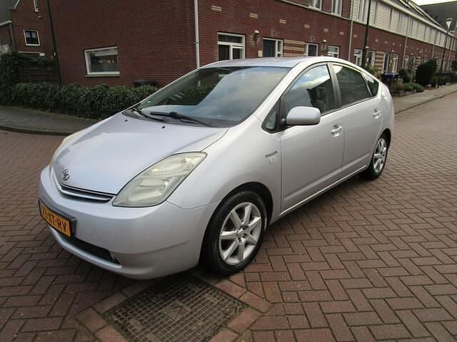 Grijs (metallic) Gebruikt 2007 Toyota Prius Edition Hatchback | € 3.850 (Goede deal) - Afbeelding 1/4