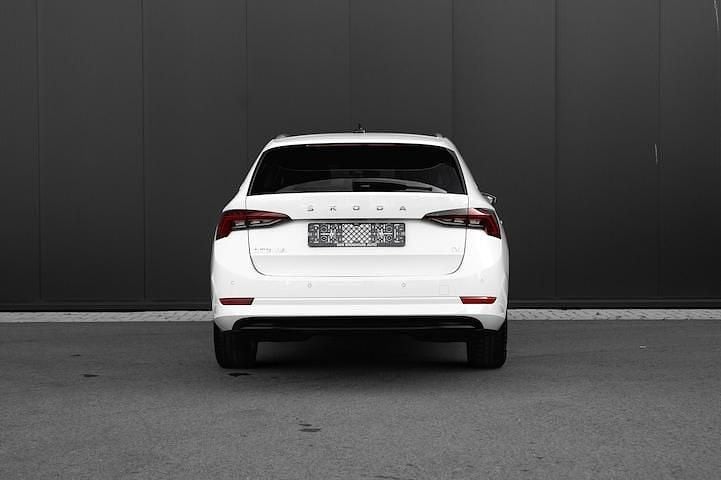 Occasion Skoda Octavia Business Line 204 PK (150 kW) 2022 Wit Stationwagen