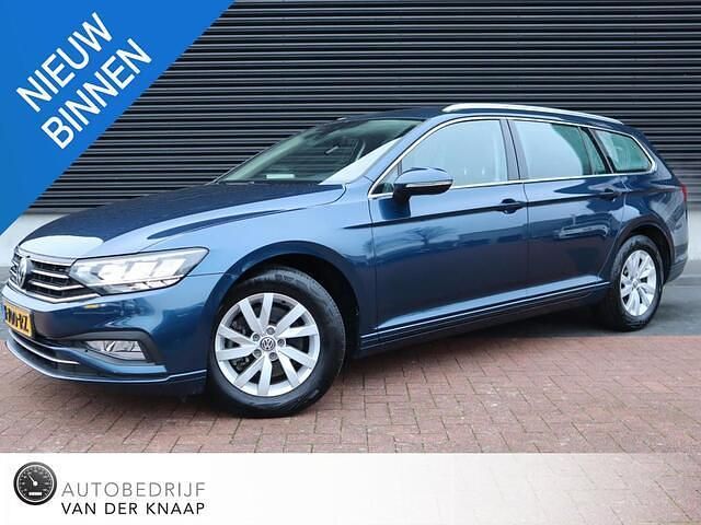 Blauw Occasion 2020 VW Passat Comfortline Stationwagen | € 26.950 (Eerlijke prijs) - Afbeelding 1/4