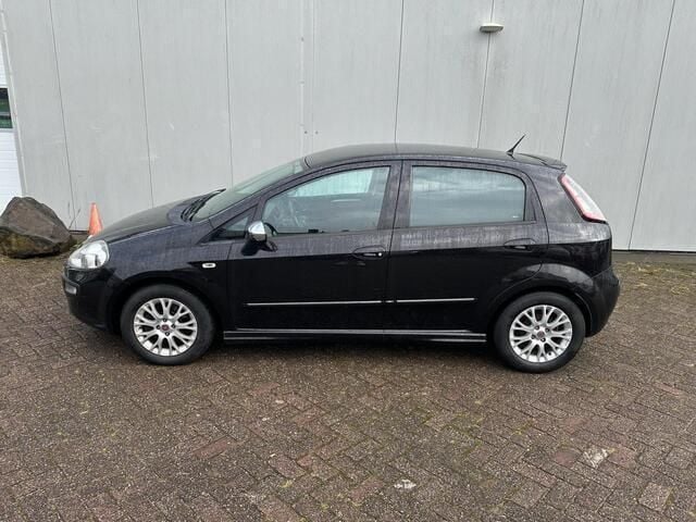Zwart Gebruikt 2010 Fiat Punto Evo Dynamic Hatchback | € 2.450 (Duur) - Afbeelding 1/4
