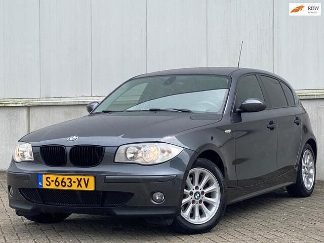 Grijs Gebruikt 2005 BMW 116 Executive Hatchback | € 3.995 (Eerlijke prijs) - Afbeelding 1/4