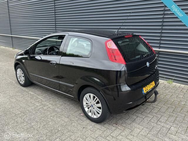 Occasion Fiat Grande Punto 95 PK (69 kW) 2006 Zwart Hatchback