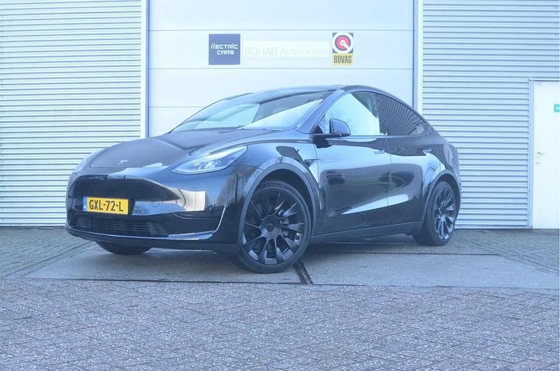 Zwart Occasion 2024 Tesla Model Y RWD SUV | € 36.999 (Eerlijke prijs) - Afbeelding 1/4