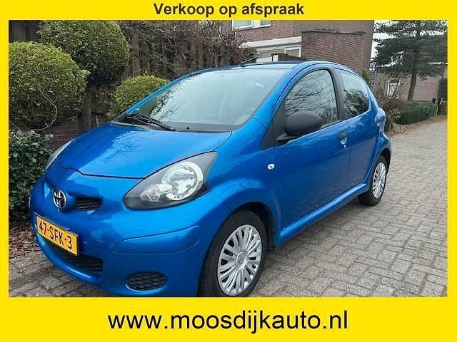 Occasion Toyota Aygo 68 PK (50 kW) 2011 Blauw (metallic) Hatchback