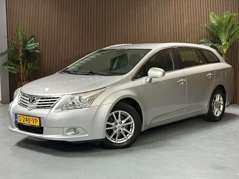 Grijs Gebruikt 2011 Toyota Avensis Business Edition Stationwagen | € 7.750 (Eerlijke prijs) - Afbeelding 1/4