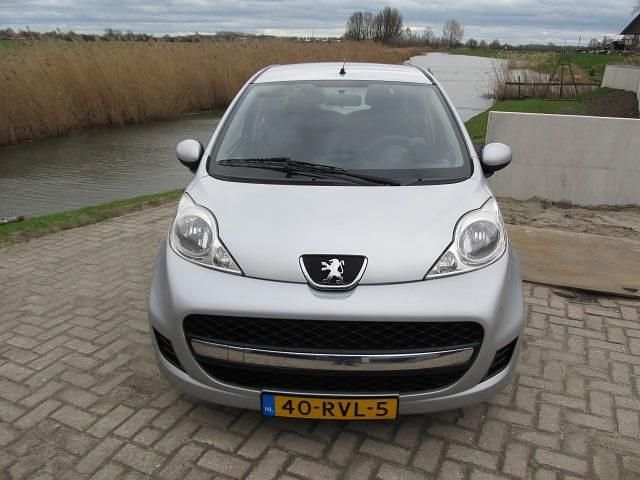 Occasion Peugeot 107 68 PK (50 kW) 2011 Grijs Hatchback