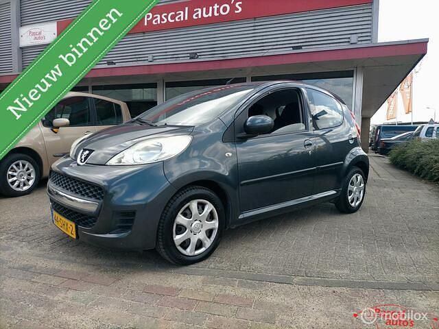 Grijs Gebruikt 2011 Peugeot 107 Hatchback | € 5.695 (Iets duurder) - Afbeelding 1/4