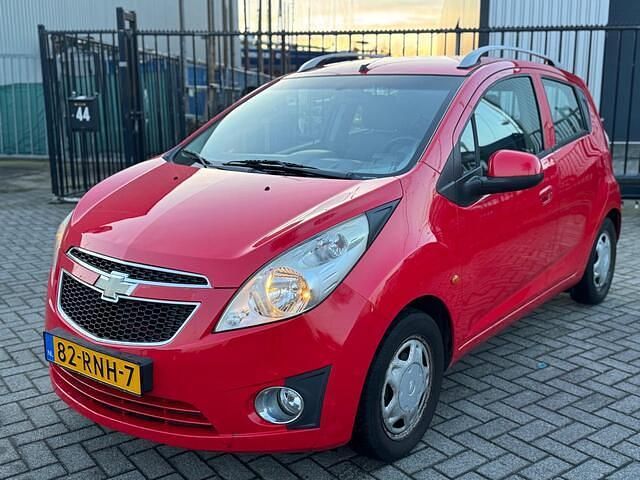 Rood Occasion 2011 Chevrolet Spark LS Hatchback | € 1.650 (Eerlijke prijs) - Afbeelding 1/4