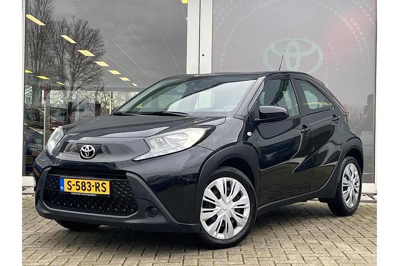 Zwart Occasion 2022 Toyota Aygo X Envy SUV | € 17.749 (Eerlijke prijs) - Afbeelding 1/1
