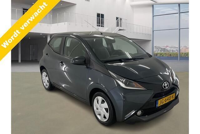 Occasion Toyota Aygo X-play 69 PK (50 kW) 2016 Grijs (metallic) Hatchback