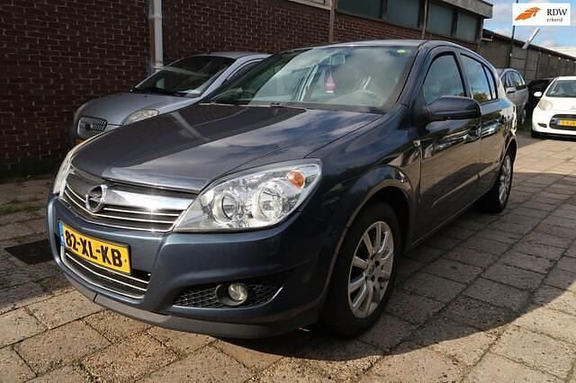 Grijs Gebruikt 2007 Opel Astra Hatchback | € 1.950 (Eerlijke prijs) - Afbeelding 1/4