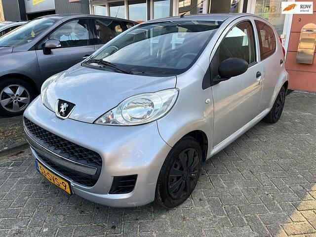 Grijs Gebruikt 2011 Peugeot 107 Hatchback | € 2.999 (Eerlijke prijs) - Afbeelding 1/4