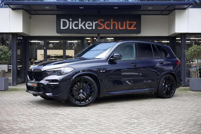 Zwart (metallic) Occasion 2022 BMW X5 M Sport SUV | € 74.950 (Iets duurder) - Afbeelding 1/4