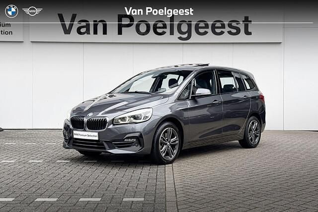 Mineralgrau metallic (grijs metallic) Gebruikt 2020 BMW 218 Sport Line Stationwagen | € 22.900 (Iets duurder) - Afbeelding 1/4