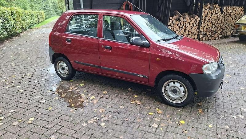 Rood Gebruikt 2004 Suzuki Alto GL Hatchback | € 1.475 (Iets duurder) - Afbeelding 1/4