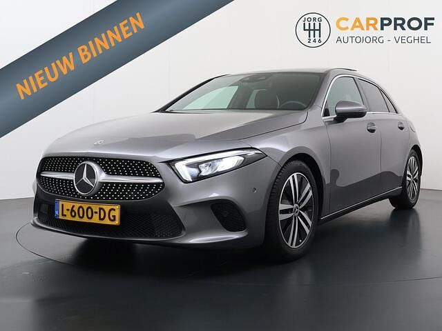 Grijs Gebruikt 2021 Mercedes A180 Business Hatchback | € 25.995 (Eerlijke prijs) - Afbeelding 1/4