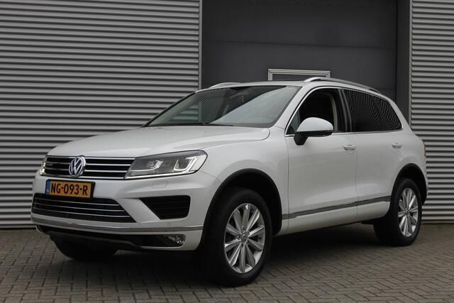Wit Gebruikt 2015 VW Touareg Highline SUV | € 31.999 - Afbeelding 1/4