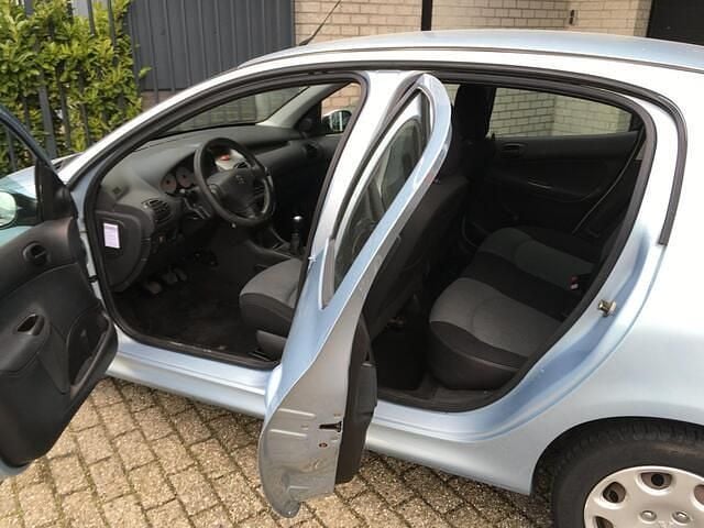 Occasion Peugeot 206 75 PK (55 kW) 2005 Grijs (metallic) Hatchback