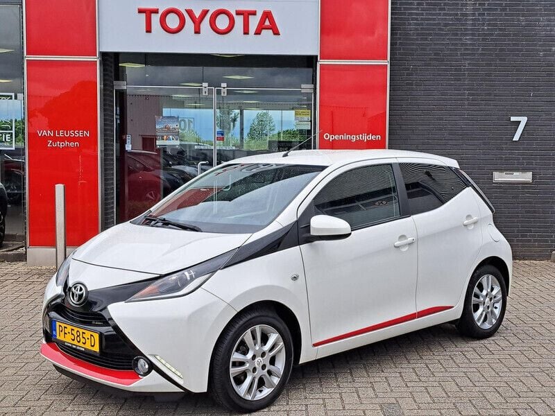 Wit Gebruikt 2017 Toyota Aygo Hatchback | € 6.900 (Eerlijke prijs) - Afbeelding 1/4