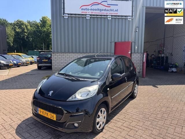 Zwart Gebruikt 2013 Peugeot 107 Active Hatchback | € 4.250 (Eerlijke prijs) - Afbeelding 1/4