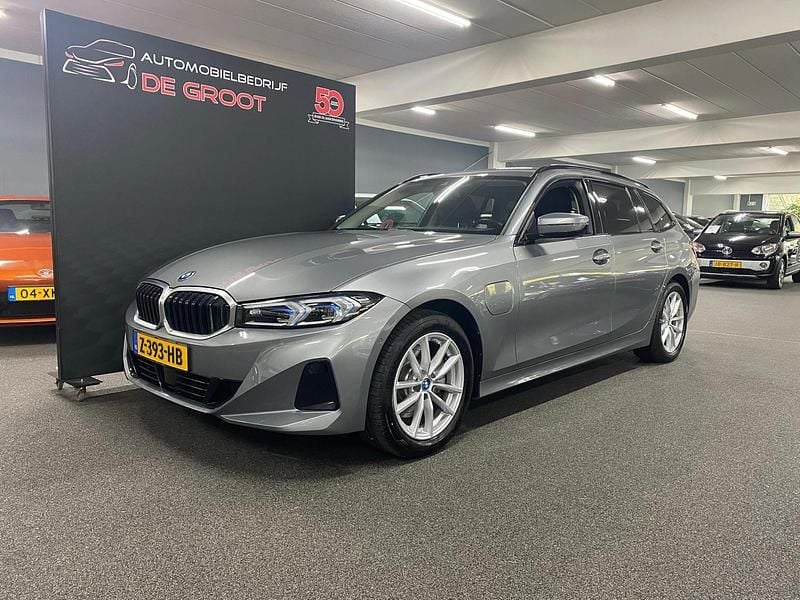 Grijs Gebruikt 2024 BMW 320 Stationwagen | € 36.950 (Goede deal) - Afbeelding 1/4