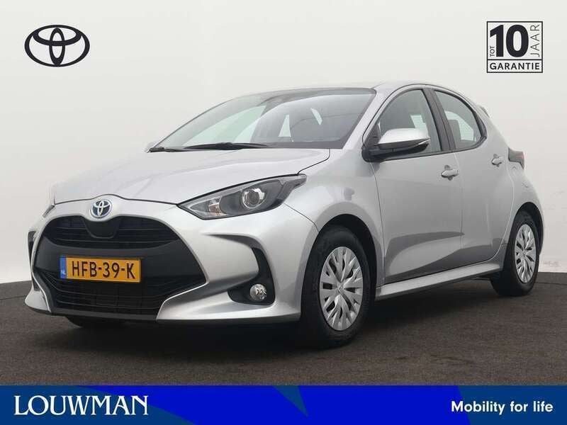 Grijs Gebruikt 2023 Toyota Yaris Hybrid Active Hatchback | € 21.445 (Eerlijke prijs) - Afbeelding 1/3