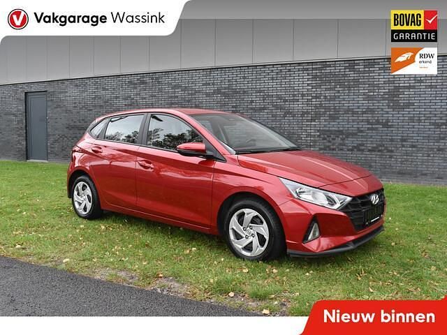 Rood Gebruikt 2021 Hyundai i20 Comfort Hatchback | € 13.940 (Eerlijke prijs) - Afbeelding 1/4