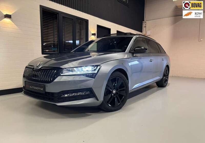 Grijs Gebruikt 2020 Skoda Superb SportLine Stationwagen | € 24.945 (Iets duurder) - Afbeelding 1/3