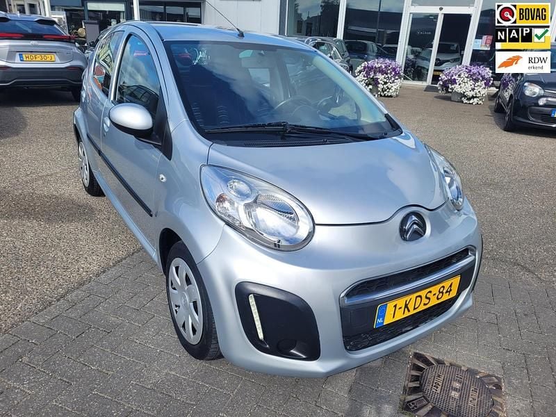 Grijs Gebruikt 2013 Citroën C1 Tendance Hatchback | € 6.950 (Eerlijke prijs) - Afbeelding 1/4