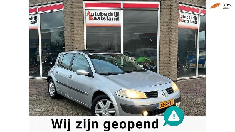 Grijs Occasion 2005 Renault Mégane II Luxe Hatchback | € 798 (Iets duurder) - Afbeelding 1/4