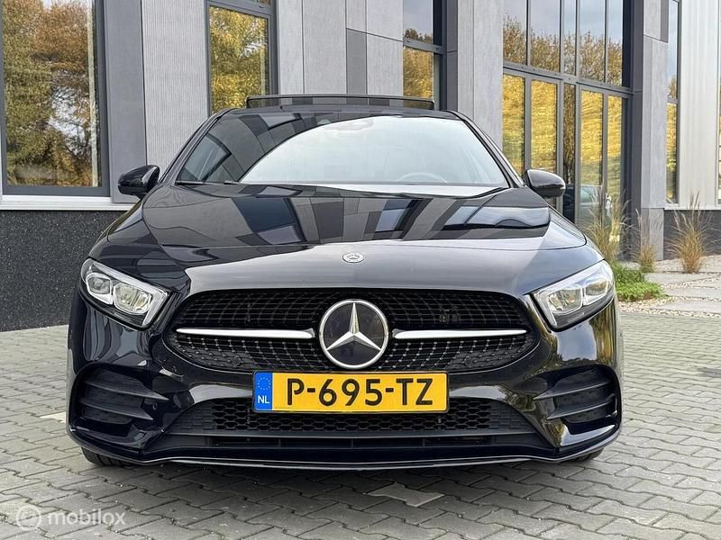Zwart Gebruikt 2020 Mercedes A250 AMG line Sedan | € 22.950 (Eerlijke prijs) - Afbeelding 1/4