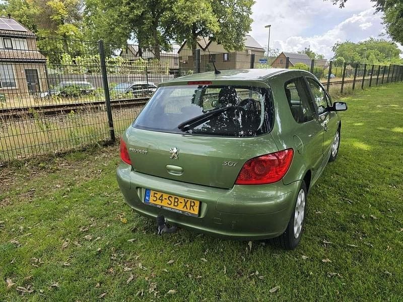 Gebruikt 2005 Peugeot 307 Tendance Sedan | € 1.400 (Eerlijke prijs) - Afbeelding 1/4