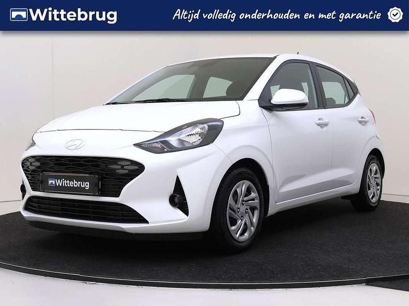 Wit Gebruikt 2023 Hyundai i10 Comfort Hatchback | € 15.925 (Eerlijke prijs) - Afbeelding 1/3