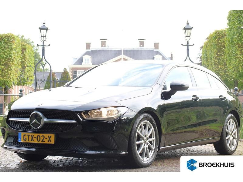 Zwart Gebruikt 2022 Mercedes CLA180 Shooting Brake Premium Plus Stationwagen | € 28.400 (Goede deal) - Afbeelding 1/4