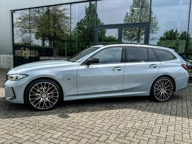 Occasion BMW 330 Comfort Edition 291 PK (214 kW) 2022 Grijs Stationwagen