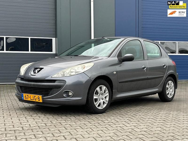 Grijs Occasion 2010 Peugeot 206 Hatchback | € 1.950 (Eerlijke prijs) - Afbeelding 1/4
