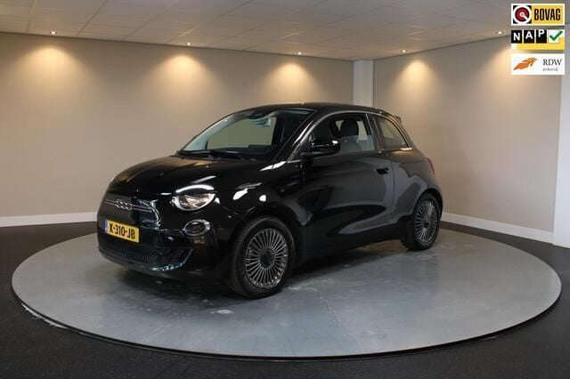 Zwart Gebruikt 2020 Fiat 500e Icon Hatchback | € 13.940 (Eerlijke prijs) - Afbeelding 1/4